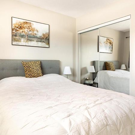 Entire 2 Bedroom Apartment Downtown - U3 Waterloo Eksteriør bilde