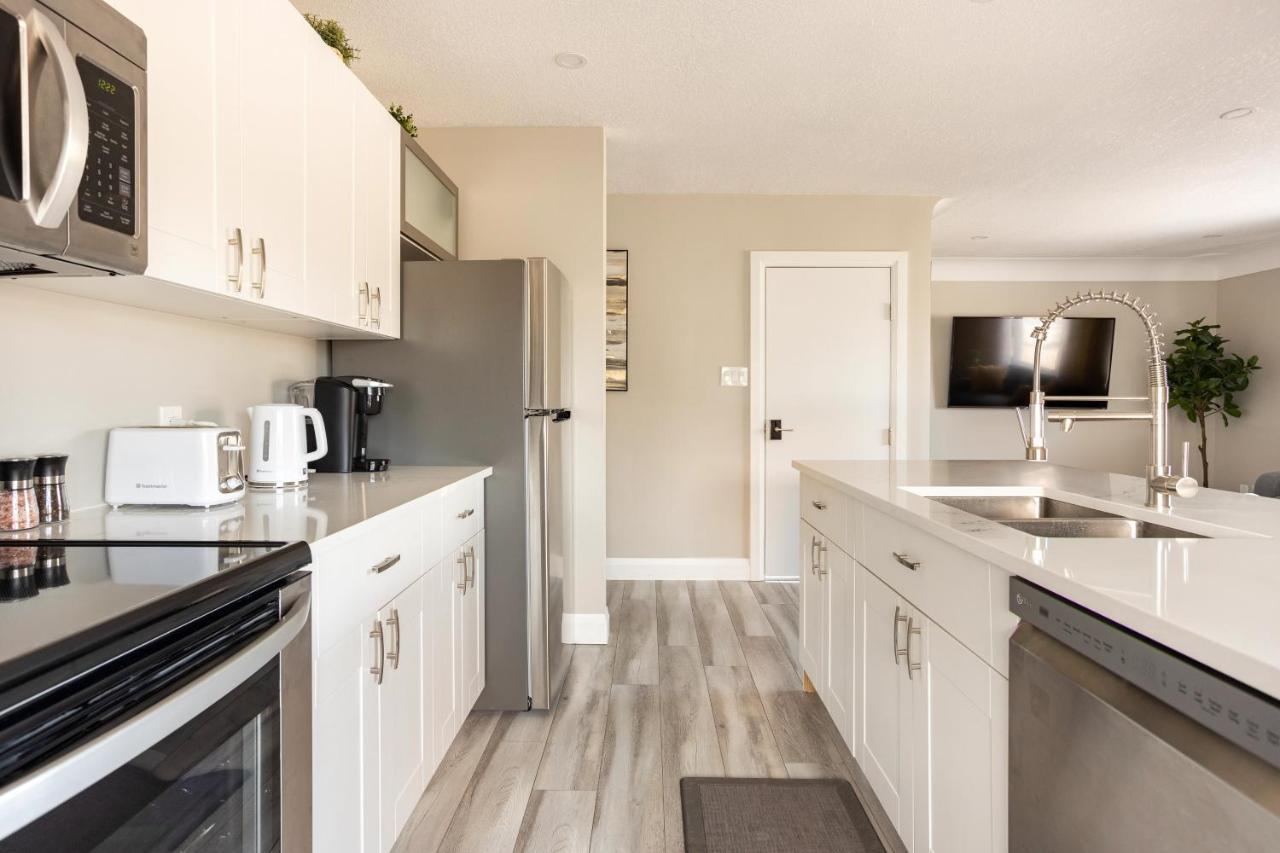 Entire 2 Bedroom Apartment Downtown - U3 Waterloo Eksteriør bilde