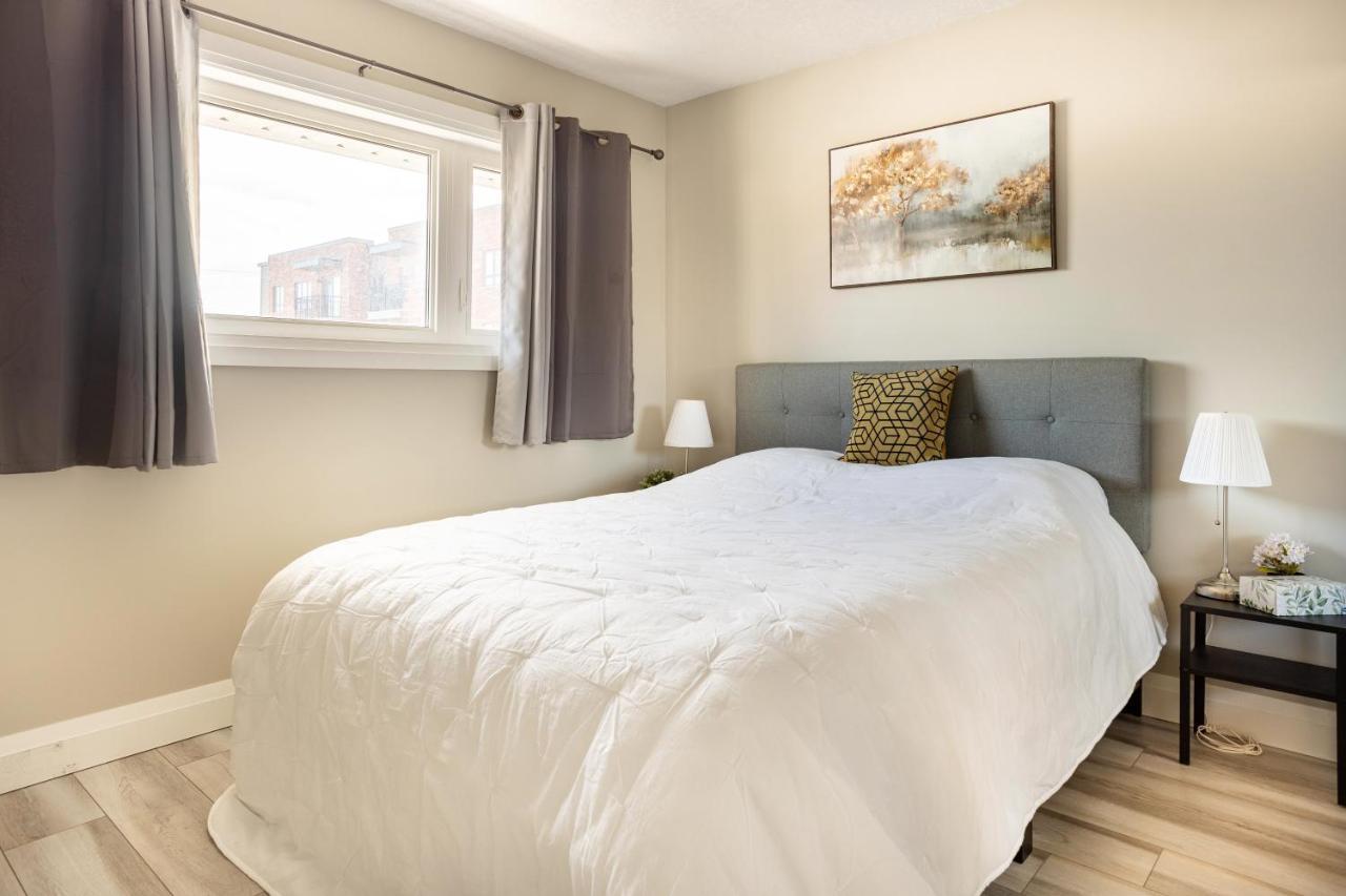 Entire 2 Bedroom Apartment Downtown - U3 Waterloo Eksteriør bilde