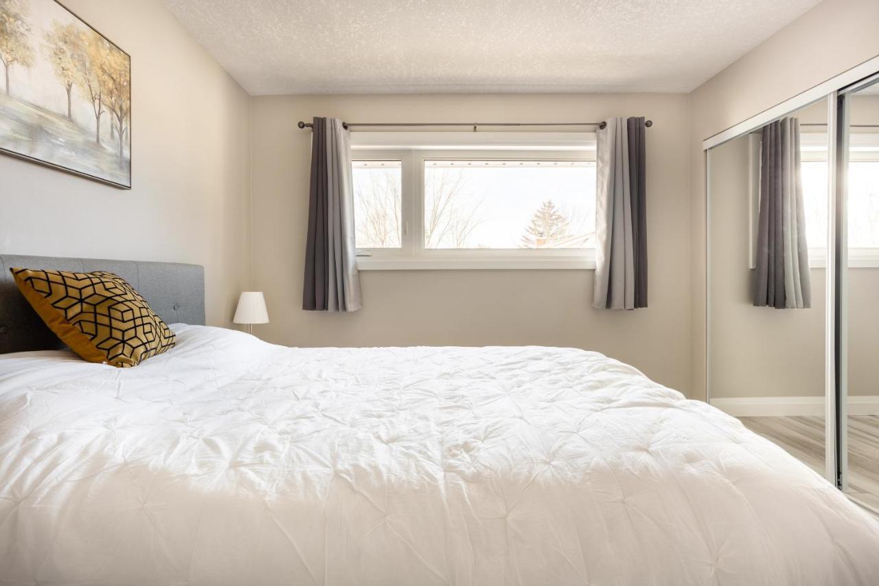 Entire 2 Bedroom Apartment Downtown - U3 Waterloo Eksteriør bilde